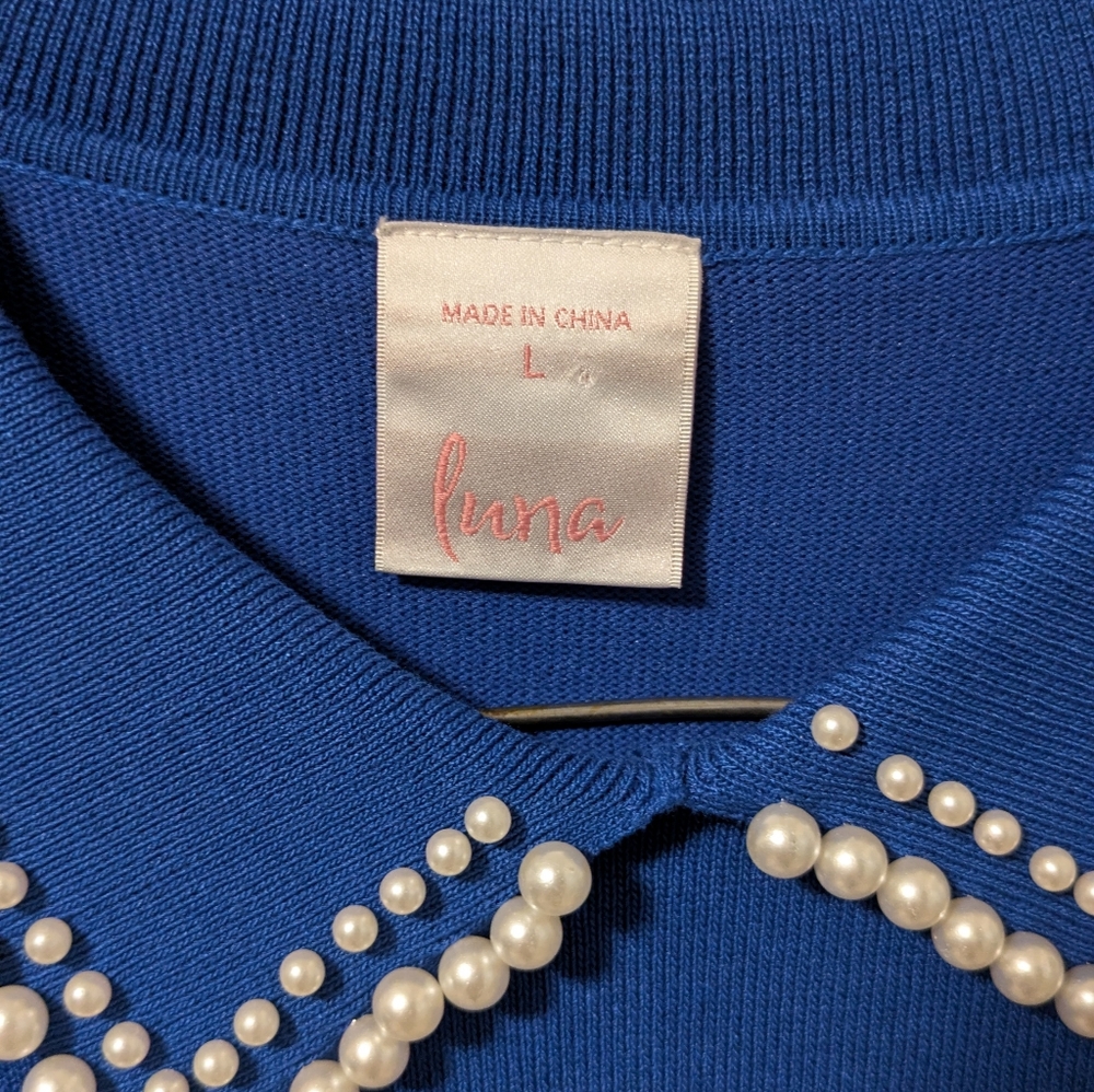 Luna Blue Short Sleeve Sweater with Pearl Collar - Picture 3 of 4
